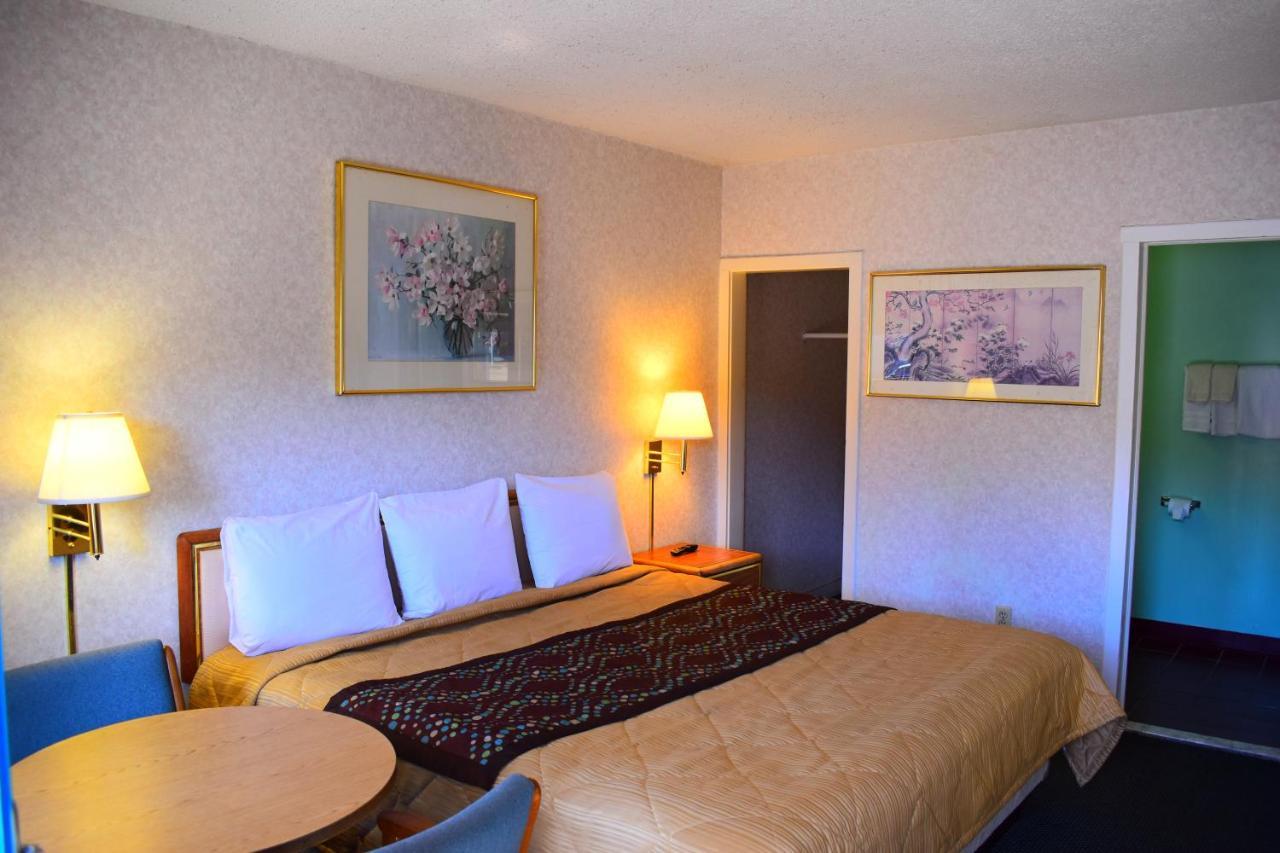 Pocono Night Lodge Bartonsville Exterior photo